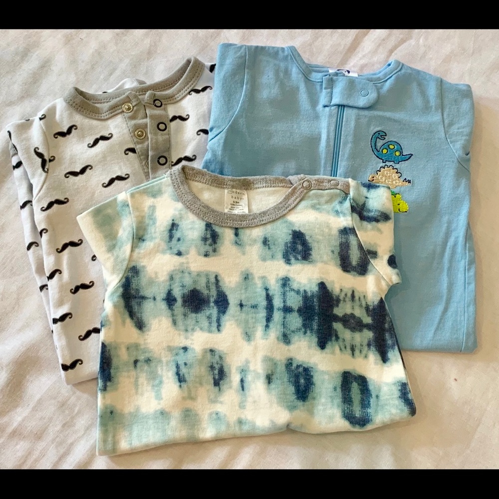 Set 3 Baby Long Sleeve Sleepers Size 0-3 Month.